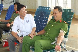 Công an Đắk Lắk tích cực tham gia hiến máu cứu người