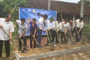 Câu lạc bộ bóng đá FC Báo chí Thanh Hóa quyên góp tiền xây nhà tình nghĩa