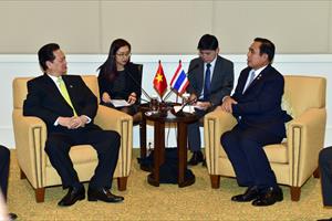 Thủ tướng tiếp xúc song phương với Thủ tướng Thái Lan, Tổng thống Indonesia