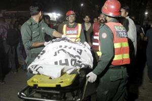 Hơn 300 người thương vong trong vụ đánh bom kinh hoàng ở Pakistan