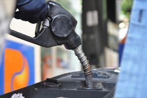 Giá xăng RON 92 giữ nguyên, dầu diesel tăng 560 đồng/lít