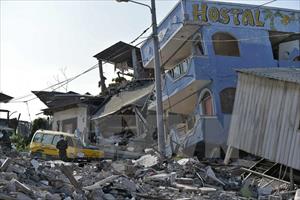 Ecuador tiếp tục có động đất và dư chấn, dân chúng hoảng loạn