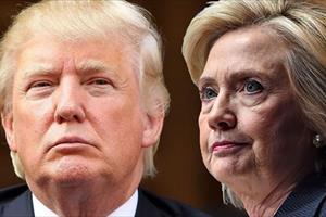Bầu cử tổng thống Mỹ: Ông Trump bứt lên bám sát bà Clinton