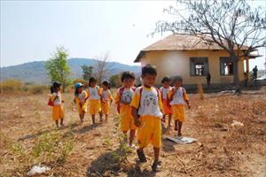 “Cô gái Hà Lan” khởi công xây dựng Trường Đèn Đom Đóm thứ 20
