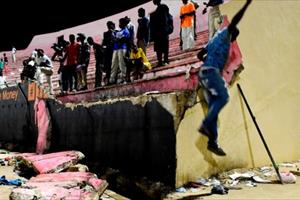 68 người thương vong trong vụ chen lấn tại sân vận động ở Senegal