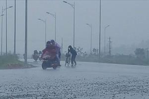 Thanh Hóa: Người dân các vùng ven biển gồng mình chống bão