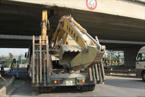 Hà Nam: Xe đầu kéo vô ý va dầm cầu cao tốc Cầu Giẽ - Ninh Bình