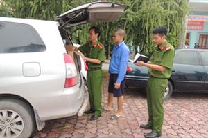 Hà Nam: Bắt giữ xe ô tô chở 10 nghìn bao thuốc lá lậu