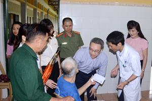 Bộ Thông tin và Truyền thông tri ân, tặng quà thương binh tại Trung tâm Điều dưỡng thương binh Ba Sao