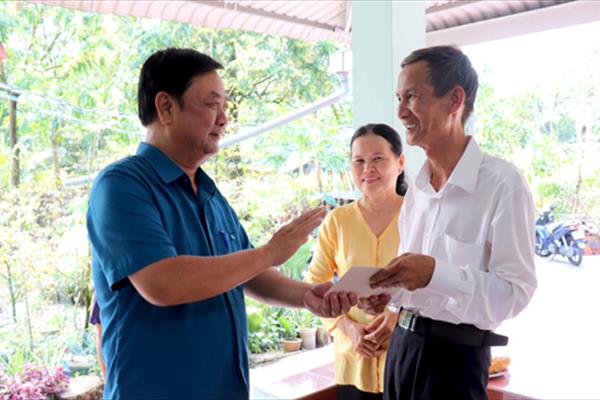 Đầu Xuân, Bộ trưởng Bộ Nông nghiệp và PTNT Lê Minh Hoan thăm bà con Minh Tâm Hội quán