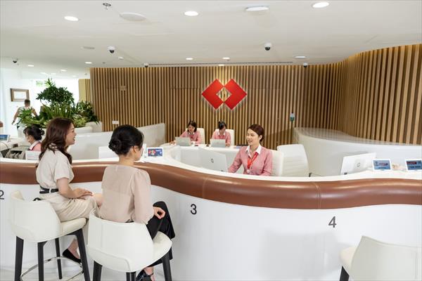 Techcombank hai năm liên tiếp được vinh danh “Nơi làm việc xuất sắc nhất Việt Nam”