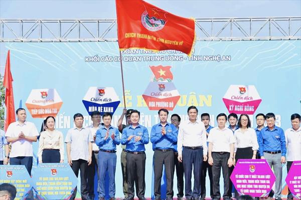 Nghệ An: Ra quân chiến dịch thanh niên tình nguyện hè 2023