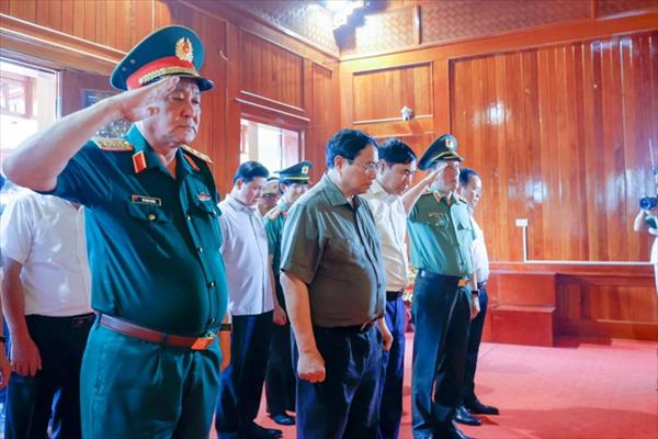 Thủ tướng dâng hương Đại tướng Võ Nguyên Giáp và tri ân những người làm nên Chiến thắng Điện Biên Phủ