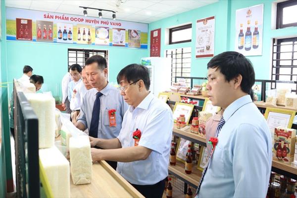Ra mắt Trung tâm trưng bày và bán sản phẩm OCOP huyện Phú Vang