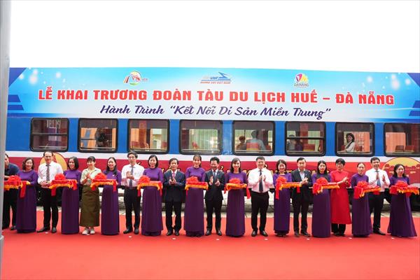 Khai trương đoàn tàu du lịch đường sắt Huế - Đà Nẵng